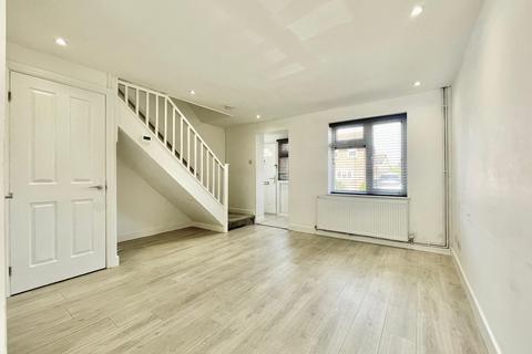Lapwing Road, Luton, LU4 3 bed semi