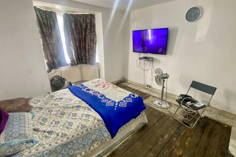 Wenlock Road, Edgware, HA8 3 bed terraced house for sale