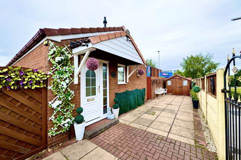 Standen Close, St Helens 2 bed detached bungalow for sale