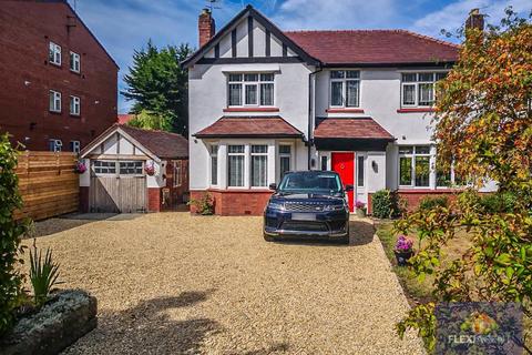 Cambridge Road, Merseyside PR9 4 bed detached house for sale