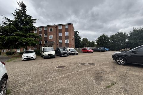 Barking IG11 2 bed flat for sale