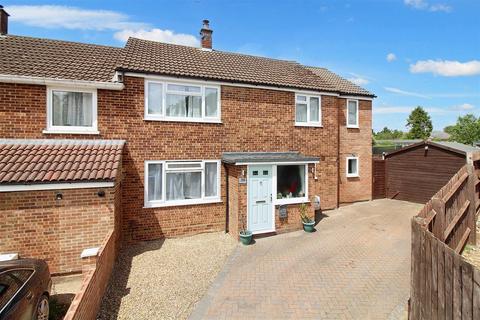 Palmer Avenue, Aylesbury 4 bed end of terrace house for sale
