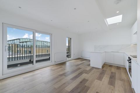 Penthouse, Ferry Quays Courtyard 1 bed flat for sale