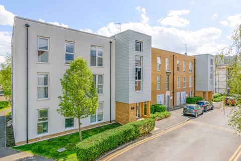 Hawker Drive, Addlestone KT15 1 bed apartment for sale