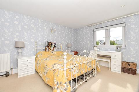 Maidstone Road, Paddock Wood, Kent 3 bed detached house for sale