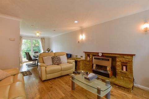 Marlborough Close, Crawley RH11 5 bed detached house for sale