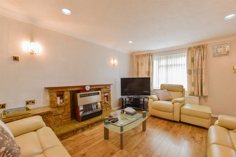 Marlborough Close, Crawley RH11 5 bed detached house for sale