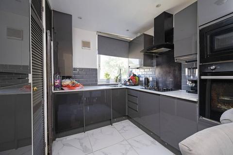 Tomlinson Close, Bethnal Green... 3 bed maisonette for sale