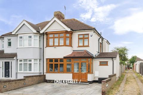 Goodwood Avenue, Hornchurch, RM12 3 bed semi