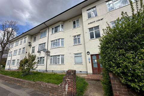 Blundell Road, Edgware, HA8 2 bed flat for sale
