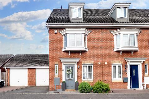 Chaytor Drive, Nuneaton CV10 3 bed townhouse for sale