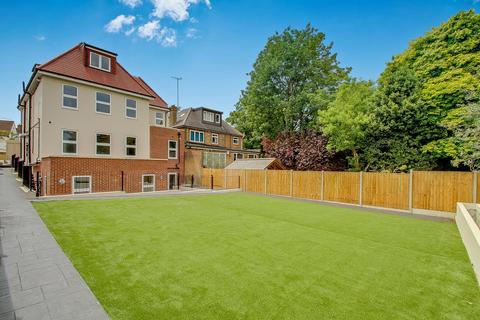 Beaconsfield Road, London, N11 3 bed apartment for sale