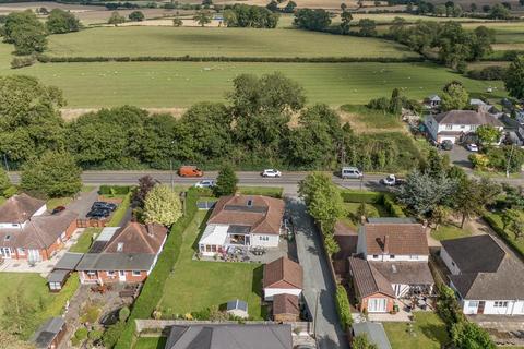 Nuneaton Road, Bulkington CV12 4 bed bungalow for sale
