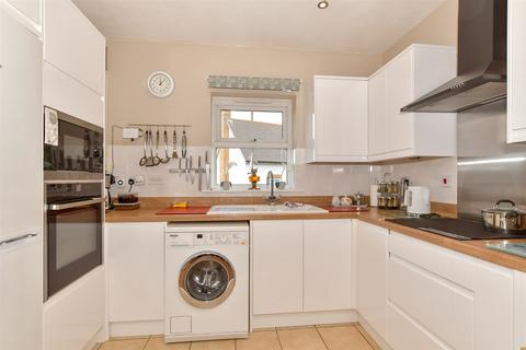 Archbishops Crescent, Gillingham, Kent 2 bed apartment for sale