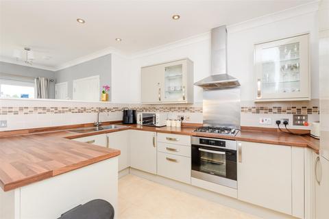 Admiral Place, Chatham ME4 2 bed apartment for sale