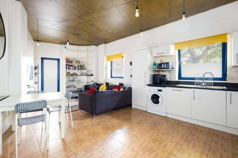 Pritchards Road, London, E2 3 bed flat for sale
