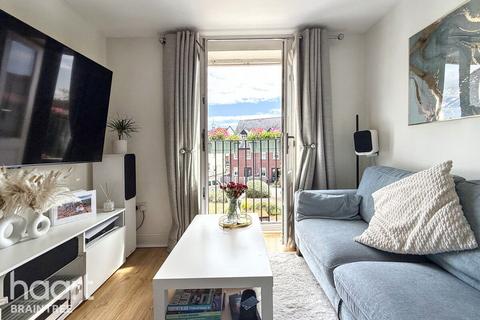 Haslers Place, Dunmow 2 bed flat for sale