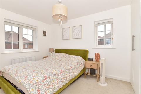 Burbidge Fields, Faversham, Kent 3 bed detached house for sale
