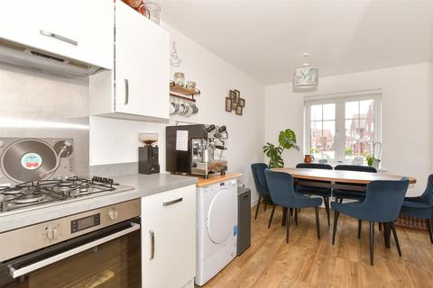 Burbidge Fields, Faversham ME13 3 bed detached house for sale