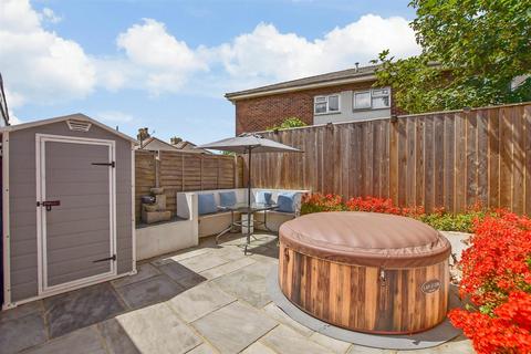 Lower Highland Road, Ryde PO33 2 bed semi