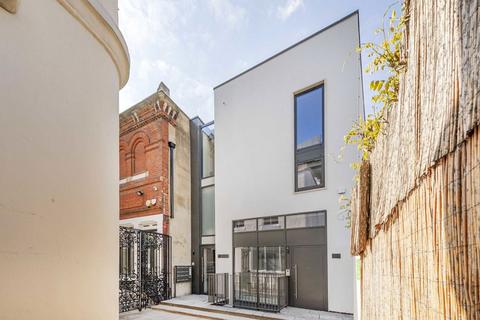 Borough High Street, London SE1 1 bed flat for sale