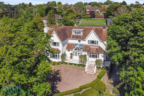 Tongdean Avenue, Hove BN3 6 bed detached house for sale