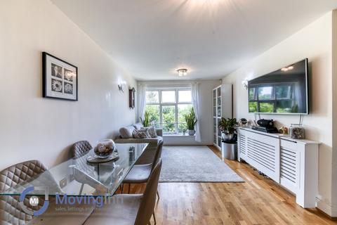 Pampisford Road, South Croydon... 2 bed apartment for sale