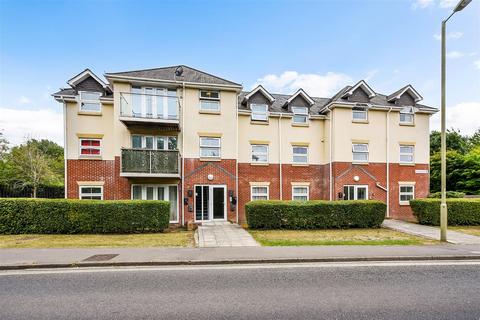 River Way, Andover 2 bed flat for sale