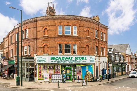 St. Margarets Road, Twickenham TW1 2 bed flat for sale