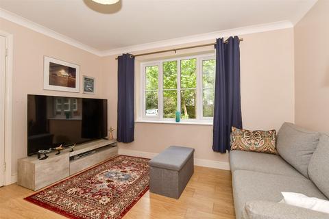 Greenacres, Horsham RH12 1 bed ground floor flat for sale