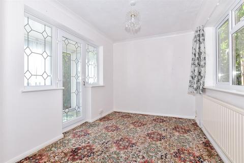 Wyvern Close, Snodland, Kent 3 bed semi