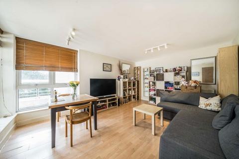 Barrier Point Road, London E16 2 bed flat for sale