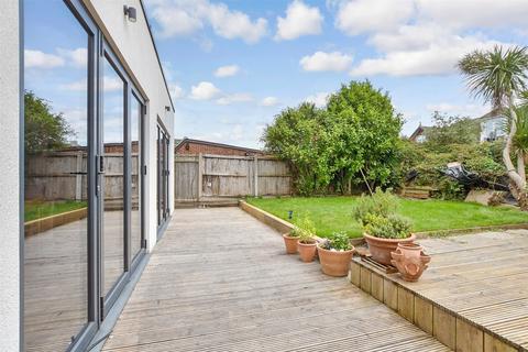 Vale Road, Whitstable CT5 2 bed semi