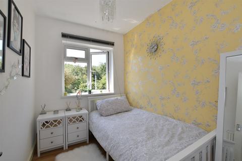Latimer Drive, Basildon SS15 3 bed terraced house for sale