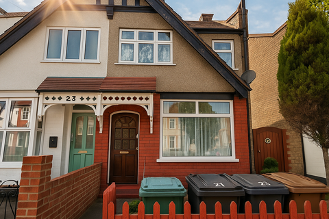 Lyndhurst Road, E4 1 bed flat for sale