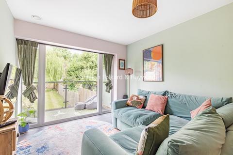 Croydon Road, London, SE20 2 bed flat for sale