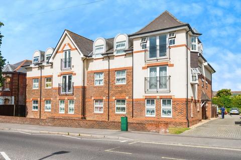 Winchester Road, Hampshire SO16 2 bed flat for sale