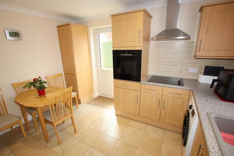 Rose Crescent Clacton on Sea, CO15 2 bed detached bungalow for sale