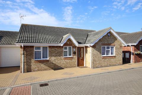 Rose Crescent Clacton on Sea, CO15 2 bed detached bungalow for sale