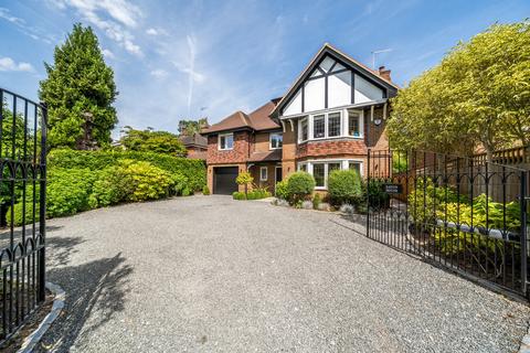 Shaftesbury Road, Surrey GU22 5 bed detached house for sale