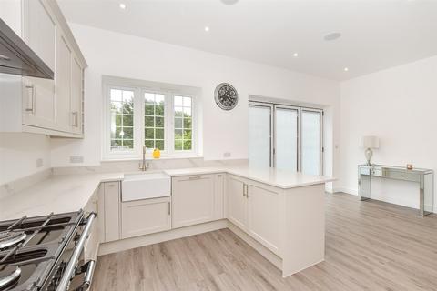 Hawkhurst Road, Cranbrook TN17 3 bed detached house for sale