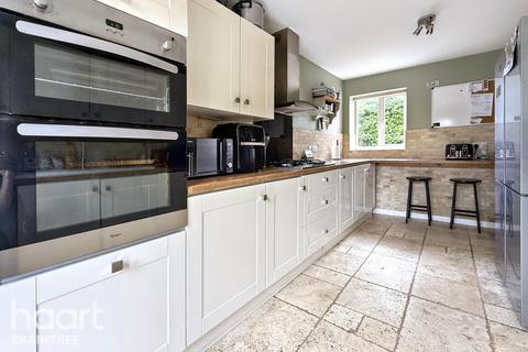 Jeffreys Court, Braintree 3 bed semi