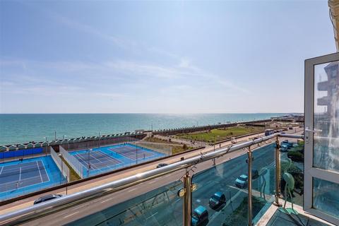 Kingsway, Hove 3 bed apartment for sale