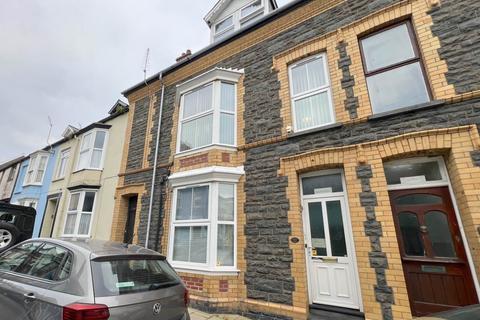 Bryncynon, High Street, 4 bed maisonette for sale