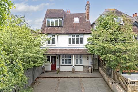 Northwood HA6 2 bed flat for sale
