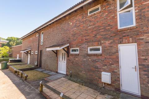 Iveagh Close, Crawley RH11 3 bed terraced house for sale