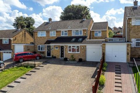 Derwent Drive, Dunstable LU6 3 bed semi