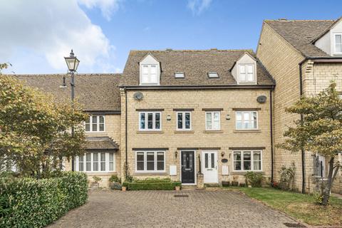 Grangers Place, Witney, Oxfordshire 3 bed terraced house for sale