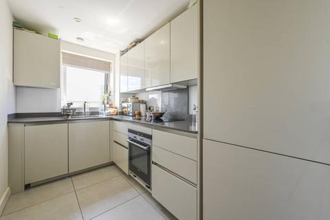 Newport Avenue, E14, Canary Wharf... 2 bed flat for sale