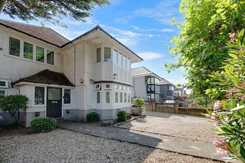 Chatsworth Road, London NW2 4 bed flat for sale